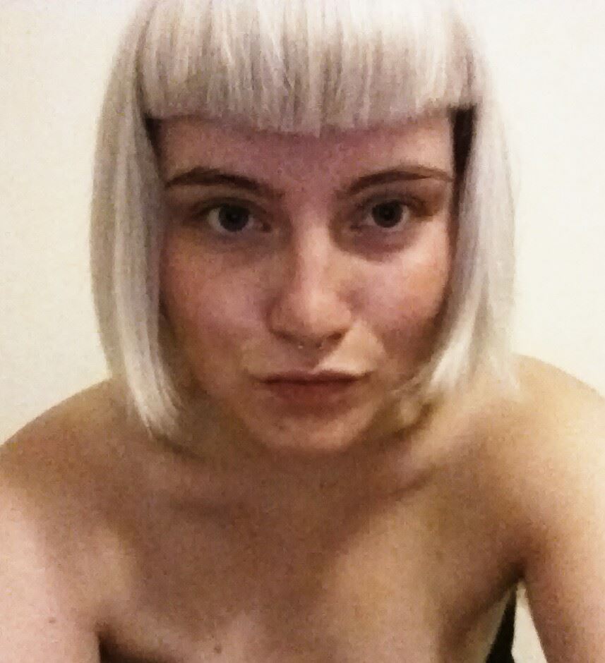 Feministisk pandehår (hjemmeklip) og fremstående kraveben var all the rage i 2013. 