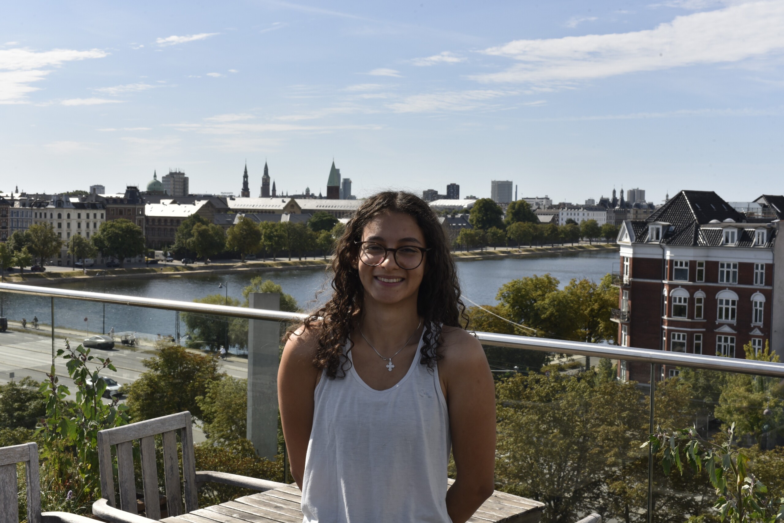 Serena Ramos læser matematik og idræt på KU. Hun har boet i sin andel på Østerbro i to måneder og har brugt sommerferien på at gøre den i stand.
