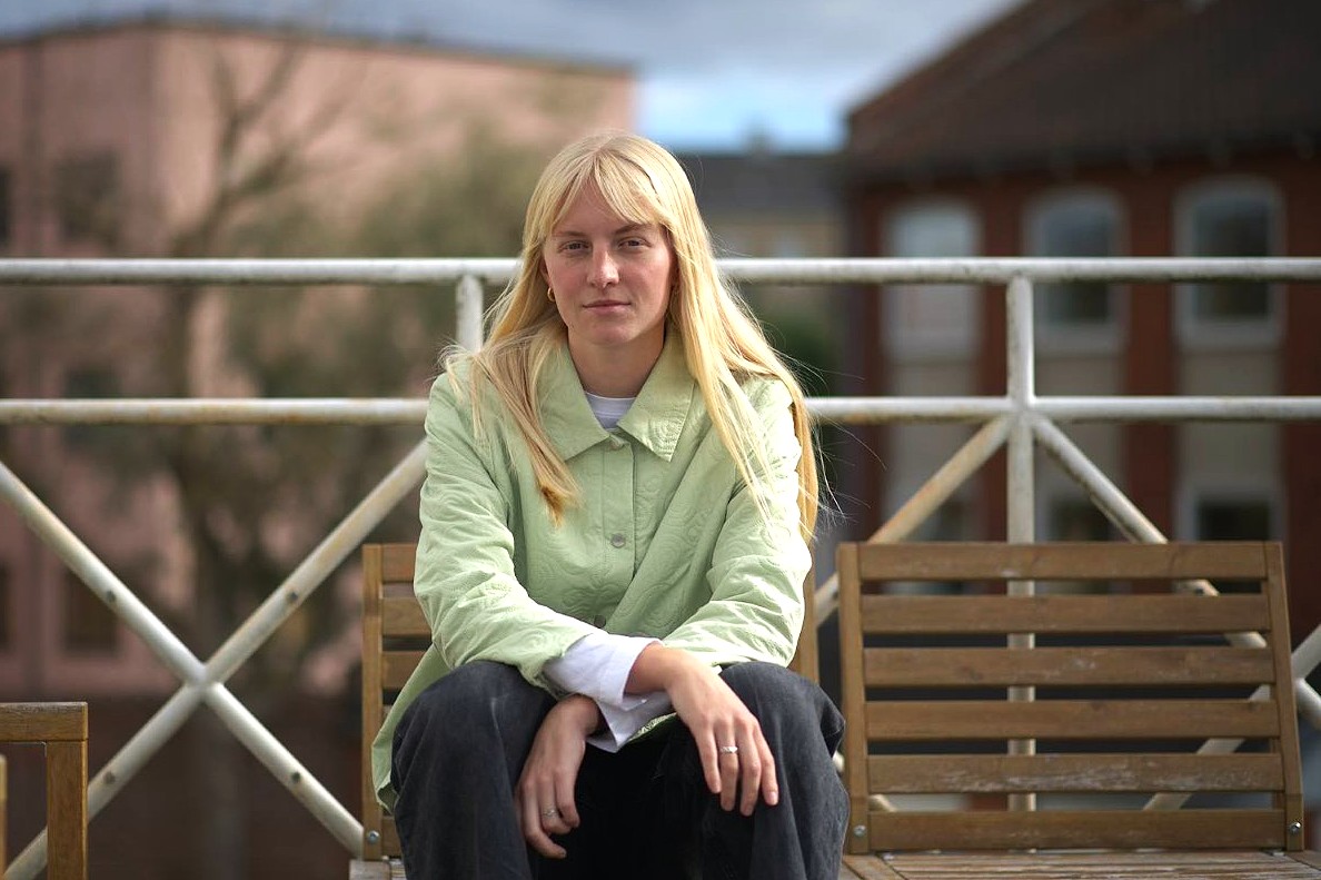 Sophia Wilson er ph.d.-studerende på Datalogisk Institut, hvor hun forsker i bæredygtighed og AI i forskningsgruppen Sustainable Artificial Intelligence for Sciences (SAINTS).