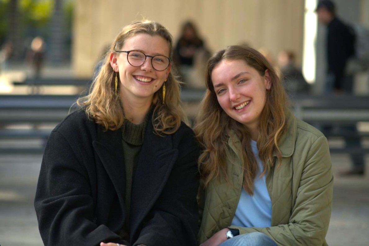 Sophia Wyborn (tv) og Clara Cardo læser kunsthistorie på første semester.
