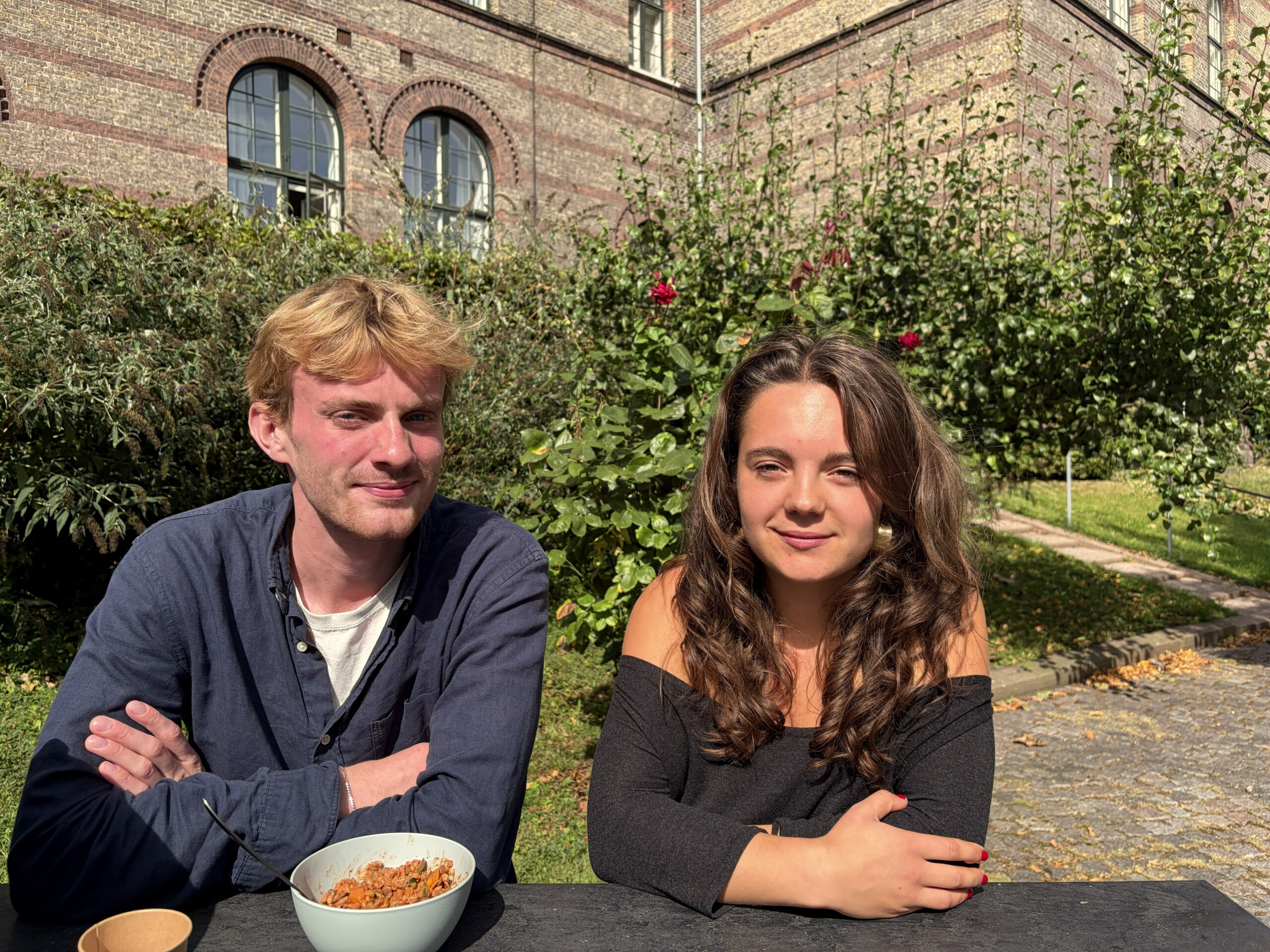 Tobias (tv), samfundsfag, Mona (th), statskundskab – begge på tredje semester.