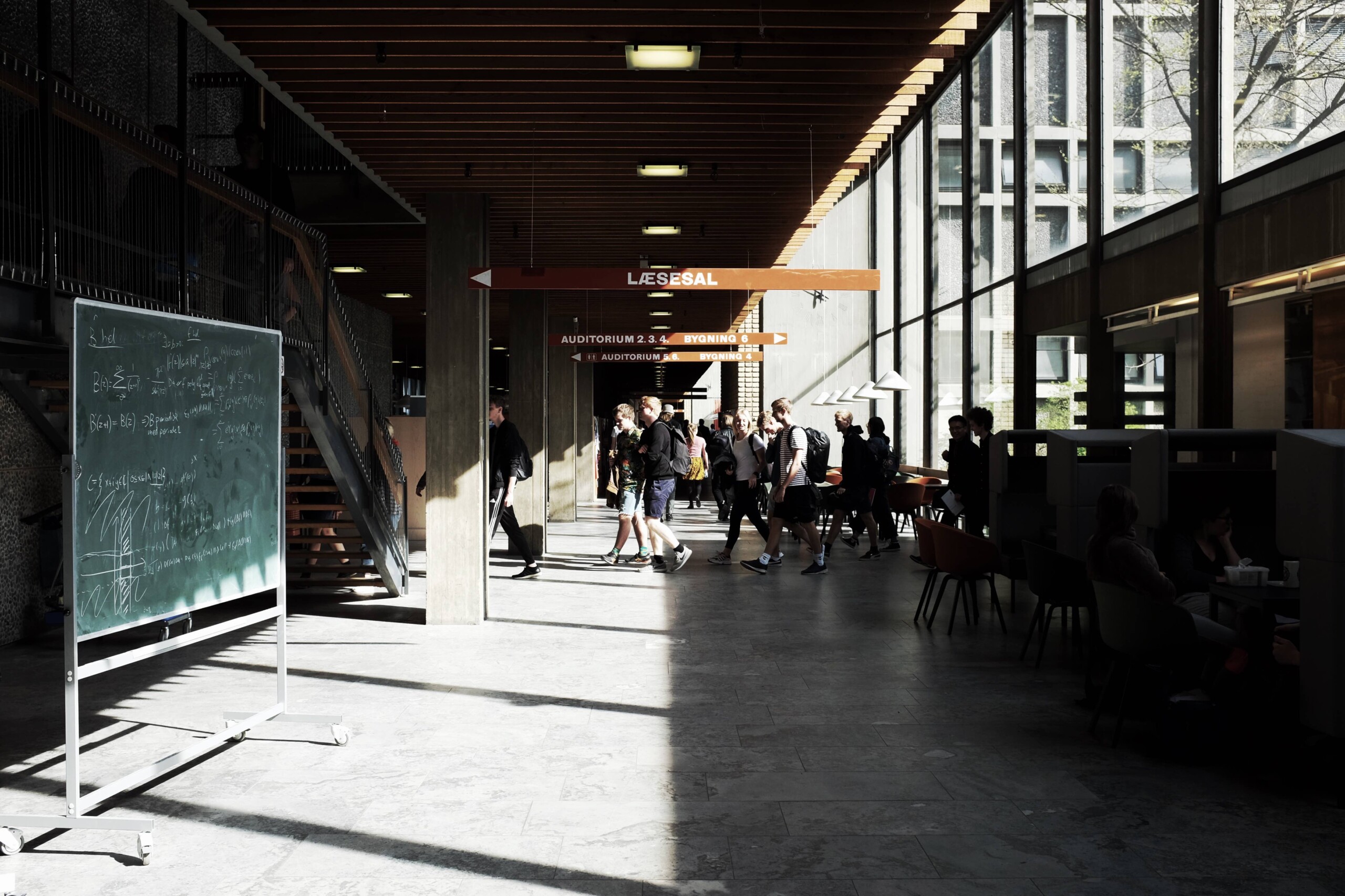 A common academic calendar aims to make it easier for UCPH students to take courses at other faculties. At SCIENCE, teaching staff and management disagree over whether the benefits outweigh the academic consequences.